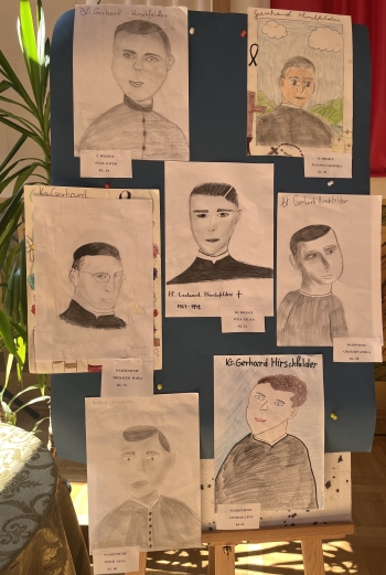 Hirschfelder-Porträts Grundschule.JPG